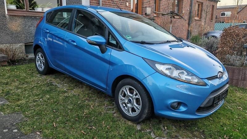 Gebraucht Ford Fiesta Trend 82 PS (60 kW) 2009 Blau Kleinwagen