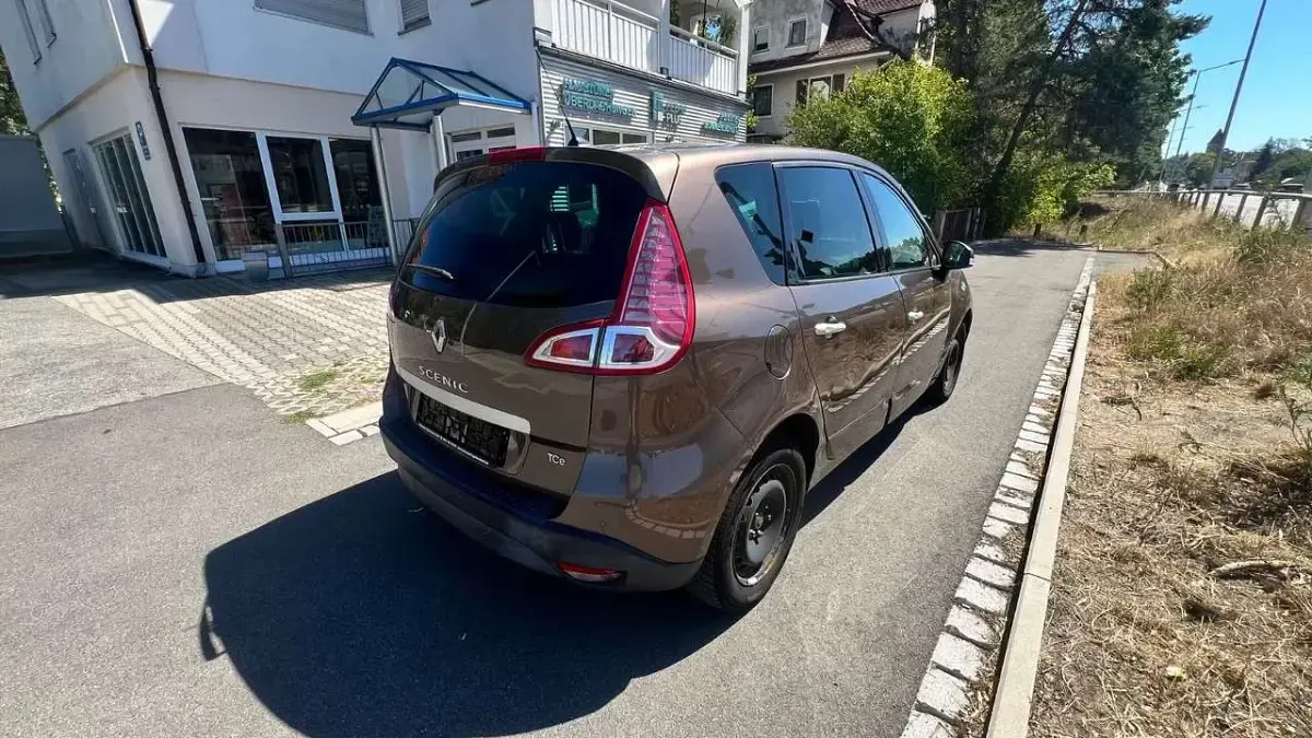 Gebraucht Renault Scénic III Dynamique 131 PS (96 kW) 2012 Braun Van / Kleinbus