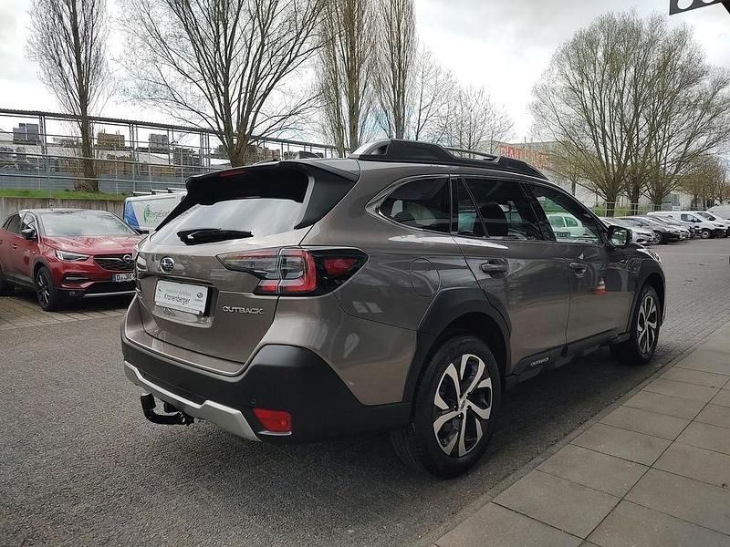 Gebraucht Subaru Outback Platinum 169 PS (124 kW) 2023 Brilliant bronze (m) (metallic) Kombi