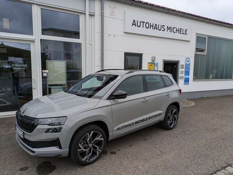 Steelgrau Gebraucht 2024 Skoda Karoq SportLine SUV | 42.500 € (Teuer) - Bild 1/4