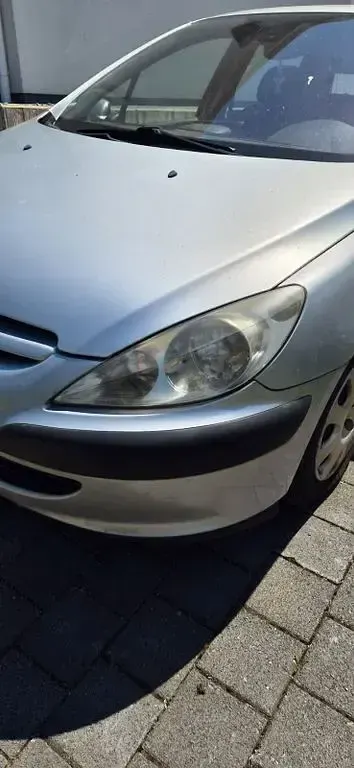 Gebraucht Peugeot 307 Tendance 107 PS (78 kW) 2003 Limousine