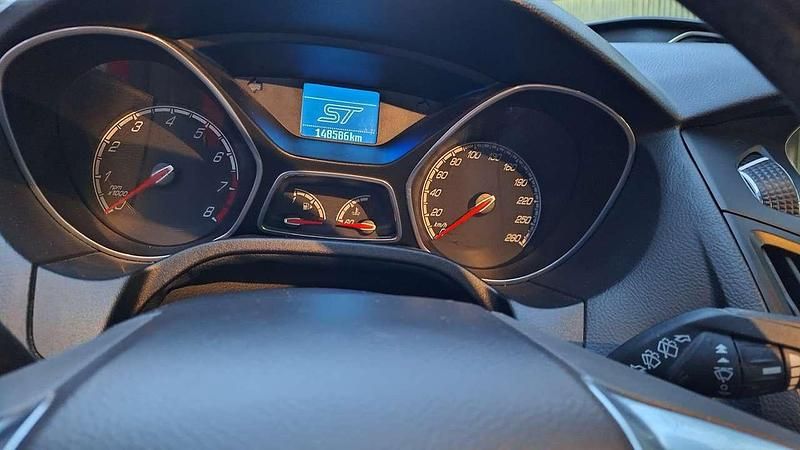 Gebraucht Ford Focus ST 250 PS (183 kW) 2013 Rot Kombi