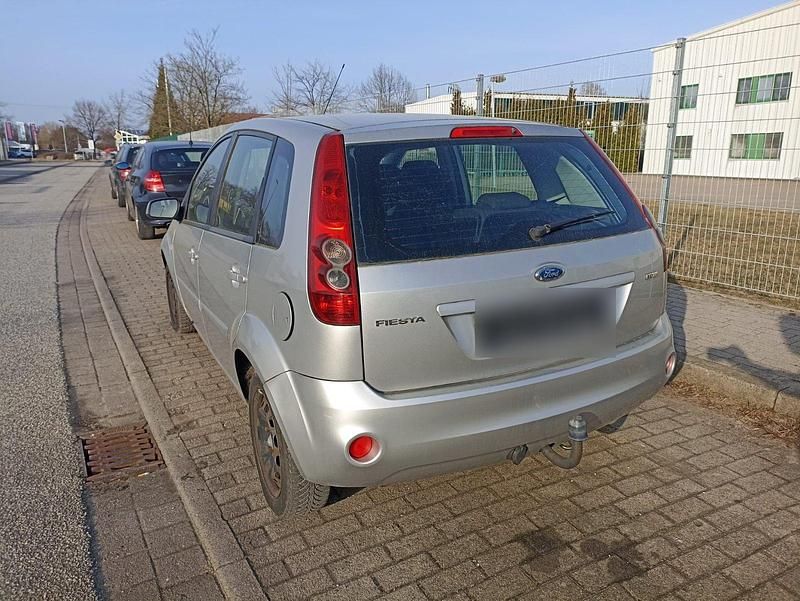 Gebraucht Ford Fiesta Collection 68 PS (50 kW) 2007 Silber Kleinwagen