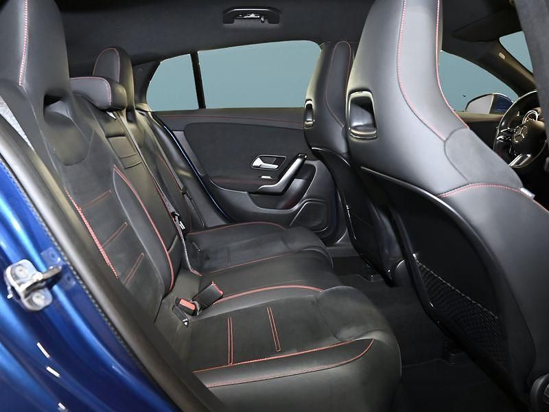 Gebraucht Mercedes CLA250e 218 PS (160 kW) 2025 Blau Limousine