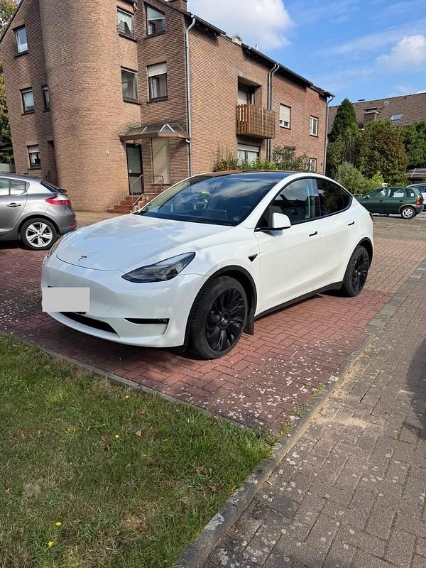 Weiß Gebraucht 2023 Tesla Model Y SUV | 39.500 € (Fairer Preis) - Bild 1/4