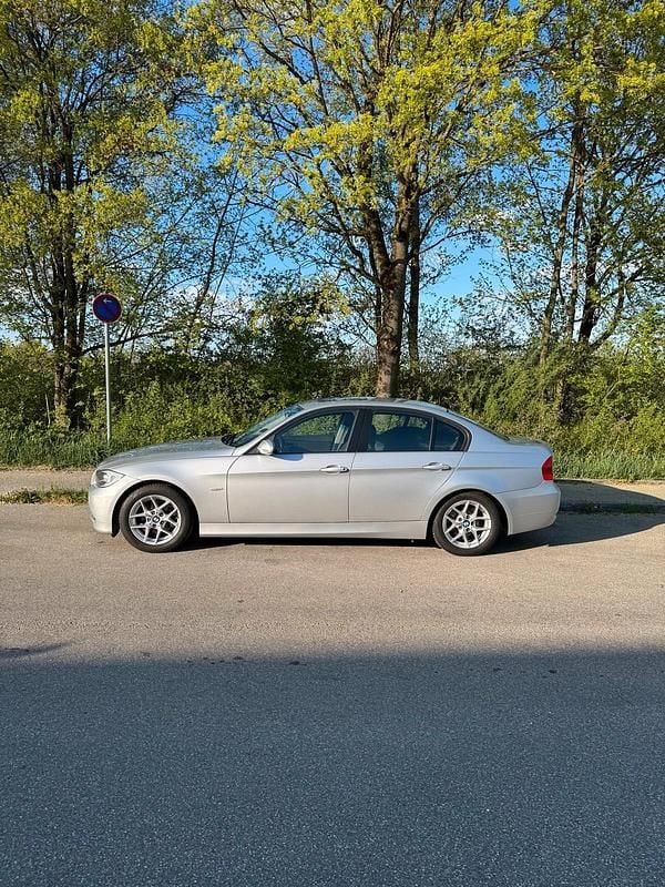 Second-hand BMW 320 150 CP (110 kW) 2005 Argintiu Berlinǎ