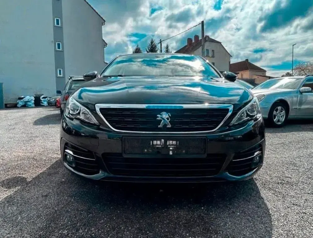 Gebraucht Peugeot 308 Active 131 PS (96 kW) 2021 Schwarz Limousine