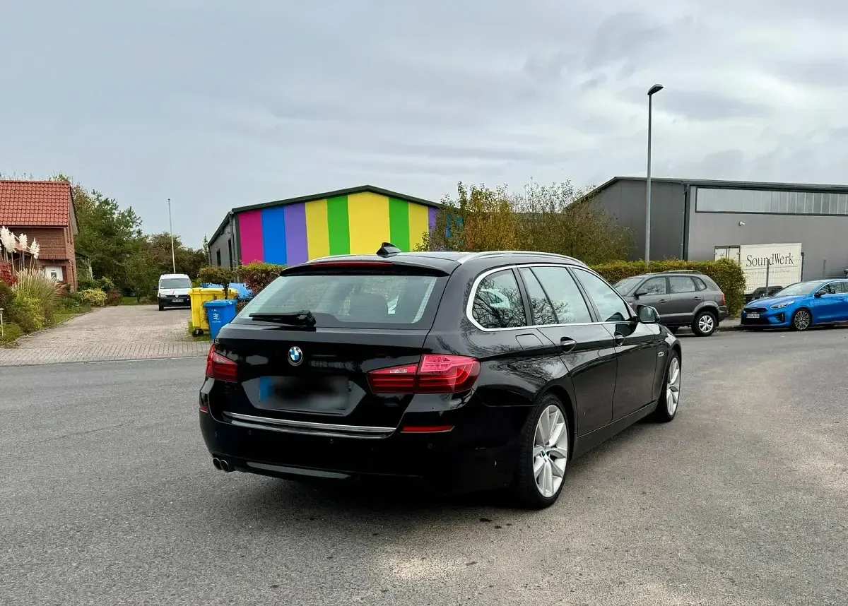Gebraucht BMW 530 258 PS (189 kW) 2014 Schwarz Kombi