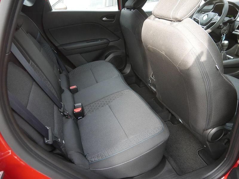 Second-hand Renault Captur Evolution 91 CP (66 kW) 2024 Roșu SUV