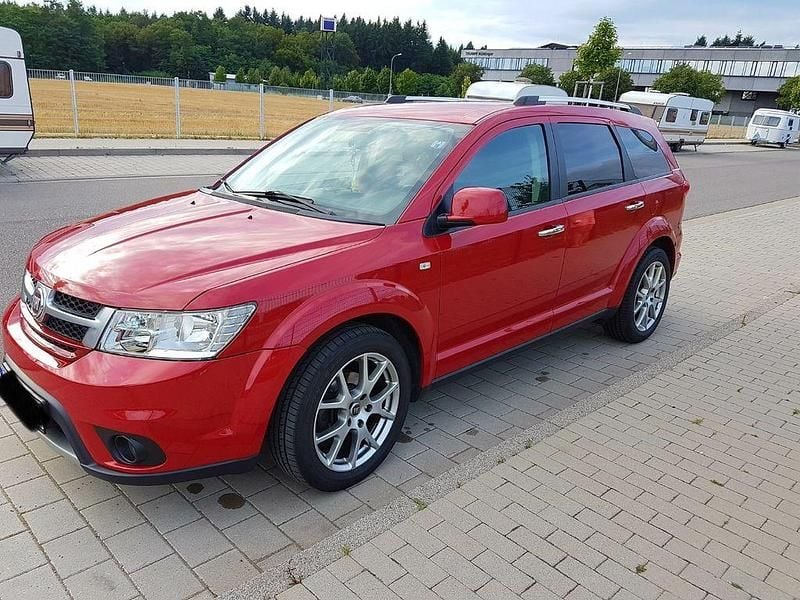 Rot Gebraucht 2012 Fiat Freemont Lounge SUV | 6.999 € (Fairer Preis) - Bild 1/4