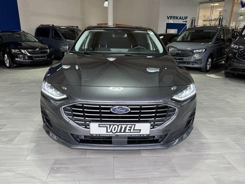 Gebraucht Ford Focus Titanium 116 PS (85 kW) 2025 Grau Limousine