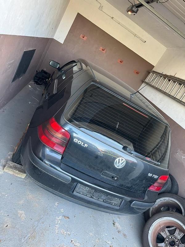 Schwarz Gebraucht 2002 VW Golf IV Kleinwagen | 1.000 € (Superpreis) - Bild 1/4