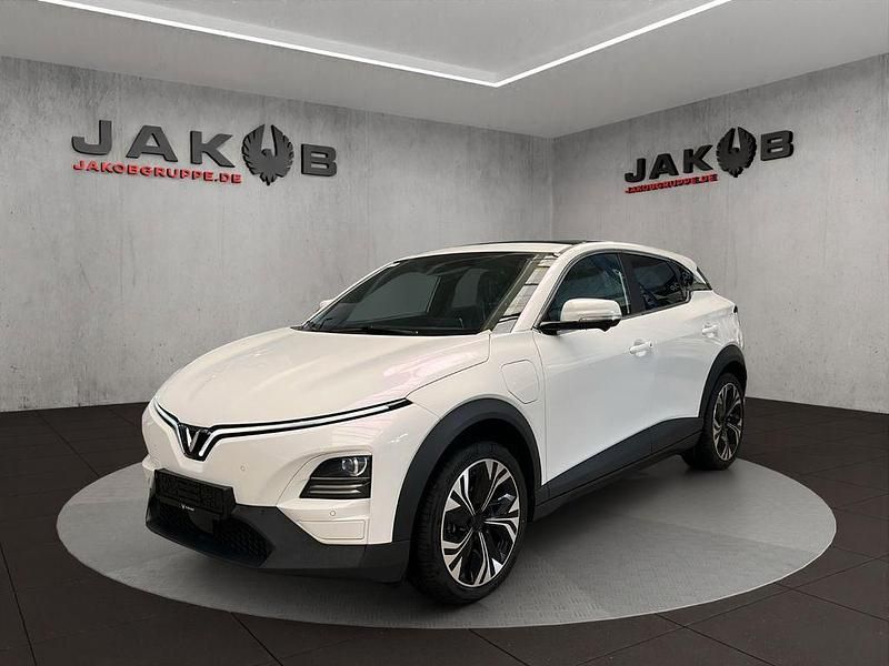 Weiß Neu 2025 VinFast VF 6 Plus SUV | 38.990 € - Bild 1/4