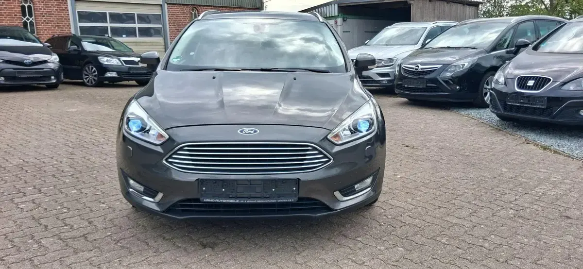Gebraucht Ford Focus Titanium 125 PS (91 kW) 2016 Grau Kombi