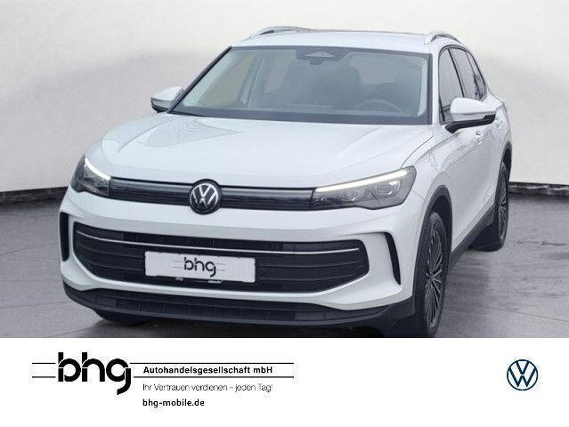 Pure white Gebraucht 2024 VW Tiguan Life SUV | 35.420 € (Fairer Preis) - Bild 1/4