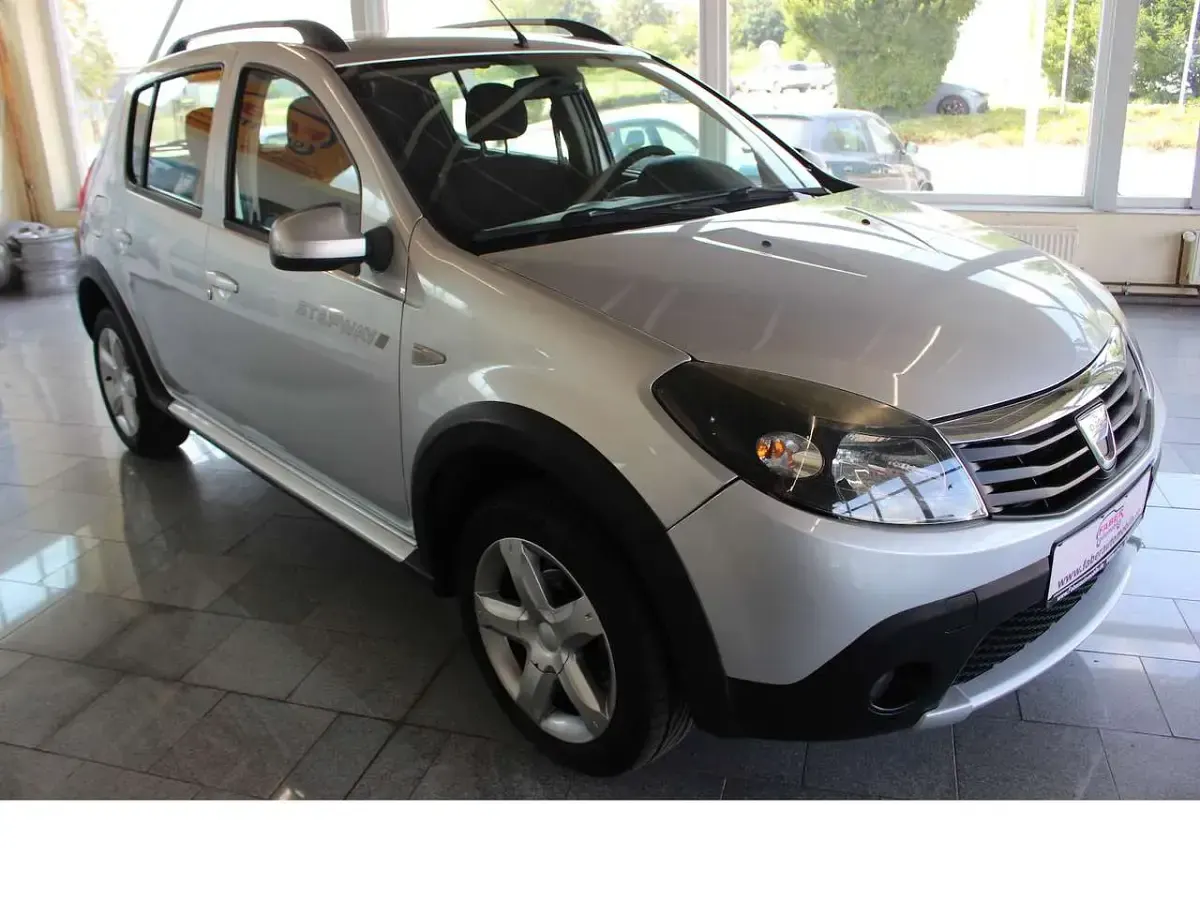 Gebraucht Dacia Sandero Stepway 84 PS (61 kW) 2012 Silber Limousine