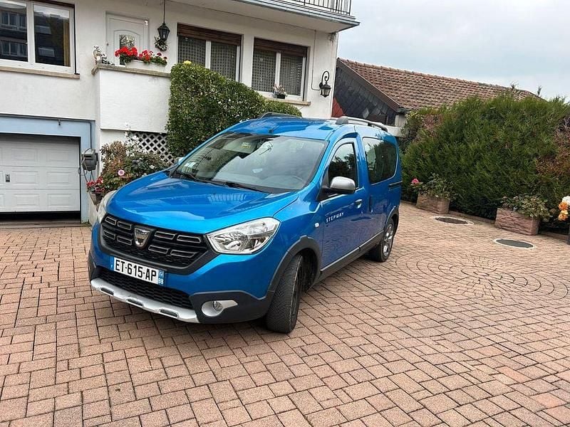 Blau Gebraucht 2017 Dacia Dokker Stepway Van / Kleinbus | 9.000 € (Superpreis) - Bild 1/4