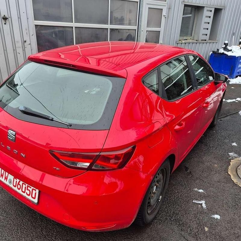 Gebraucht Seat Leon Style 122 PS (89 kW) 2014 "emocion" rot Kleinwagen