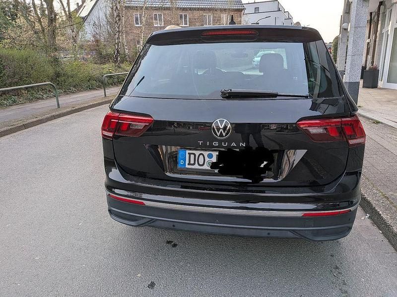 Gebraucht VW Tiguan Move 150 PS (110 kW) 2023 Schwarz SUV