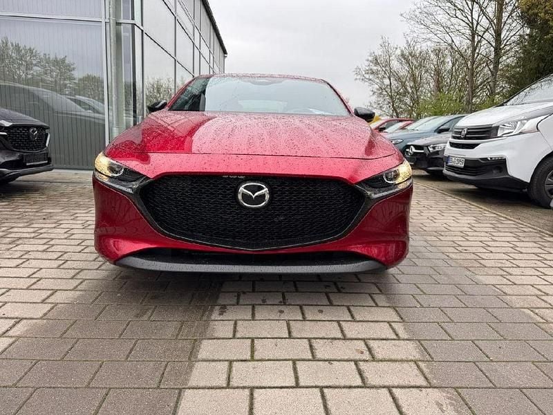 Neu Mazda 3 Homura-Line 140 PS (102 kW) 2026 Soul red crystal Limousine