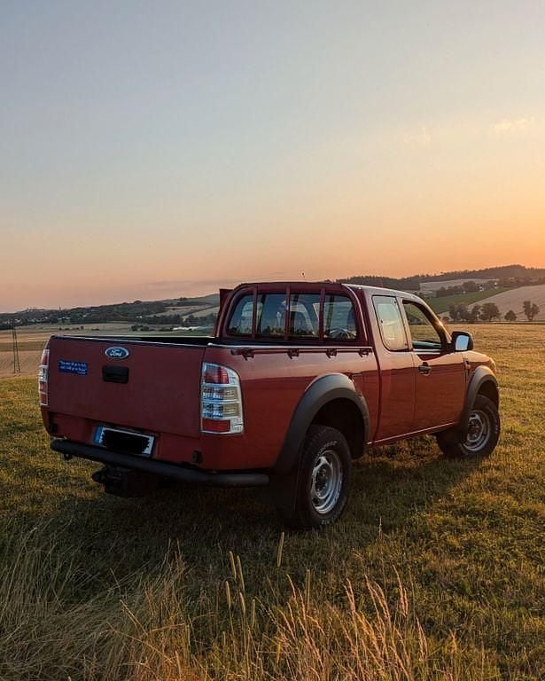 Gebraucht Ford Ranger 143 PS (105 kW) 2011 Rot Pickup