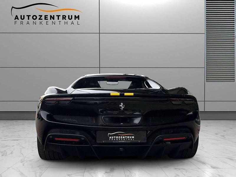 Gebraucht Ferrari 296 829 PS (609 kW) 2024 Schwarz Coupé