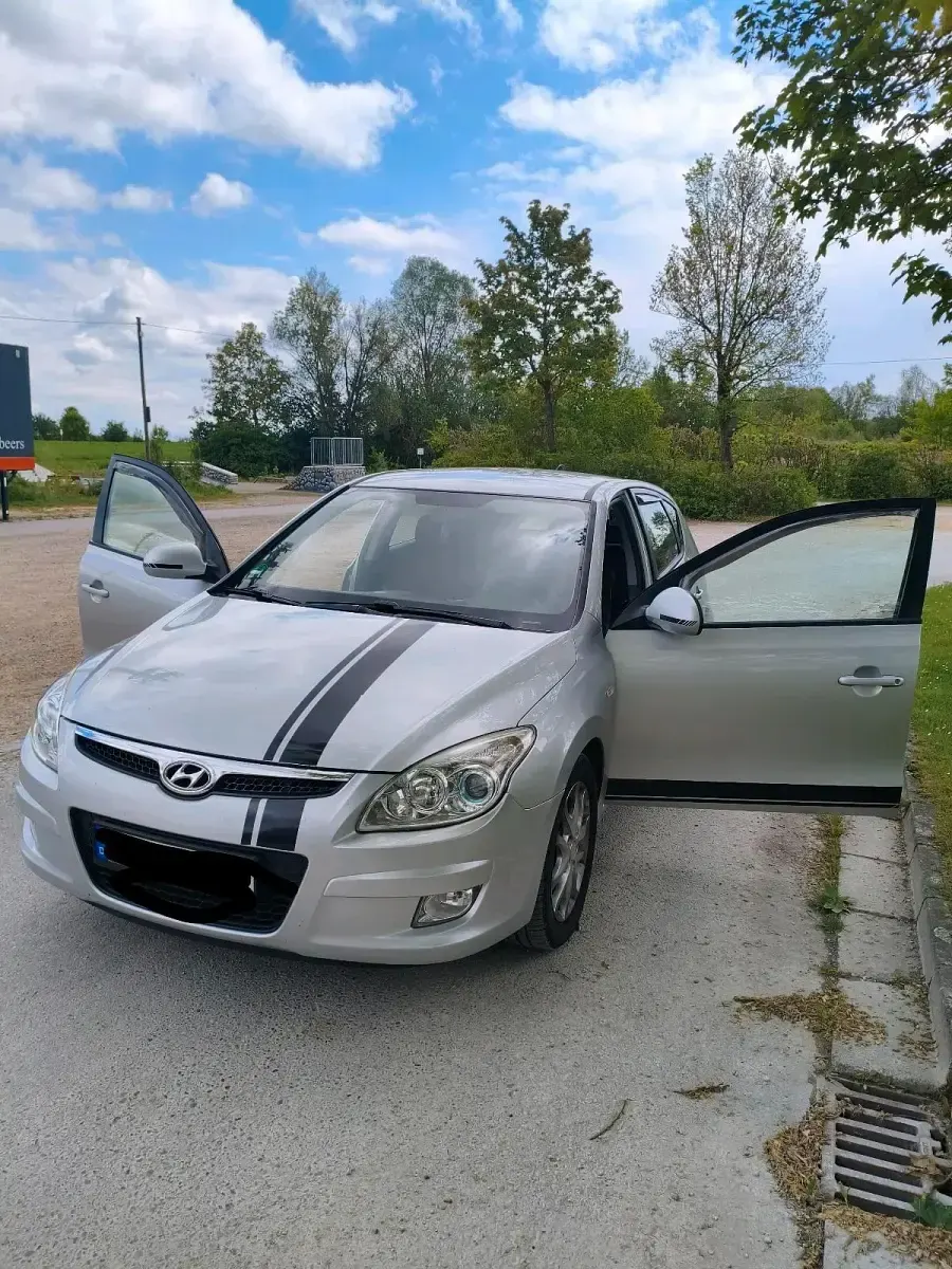 Gebraucht Hyundai i30 116 PS (85 kW) 2007 Silber Kleinwagen
