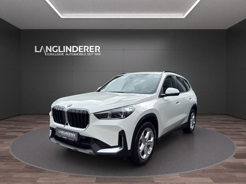 Alpinweiss iii Gebraucht 2023 BMW X1 SUV | 41.900 € (Guter Preis) - Bild 1/4