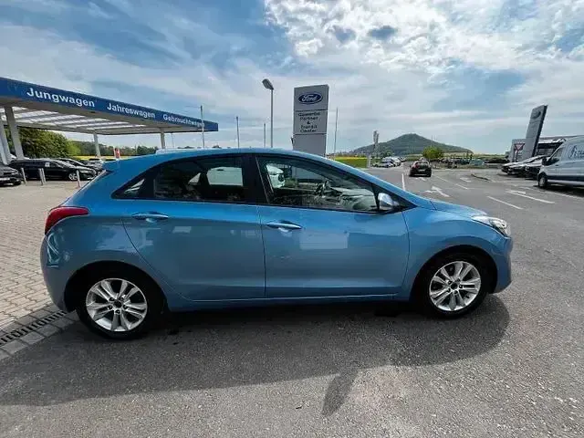 Gebraucht Hyundai i30 Trend 99 PS (72 kW) 2012 Andere Limousine