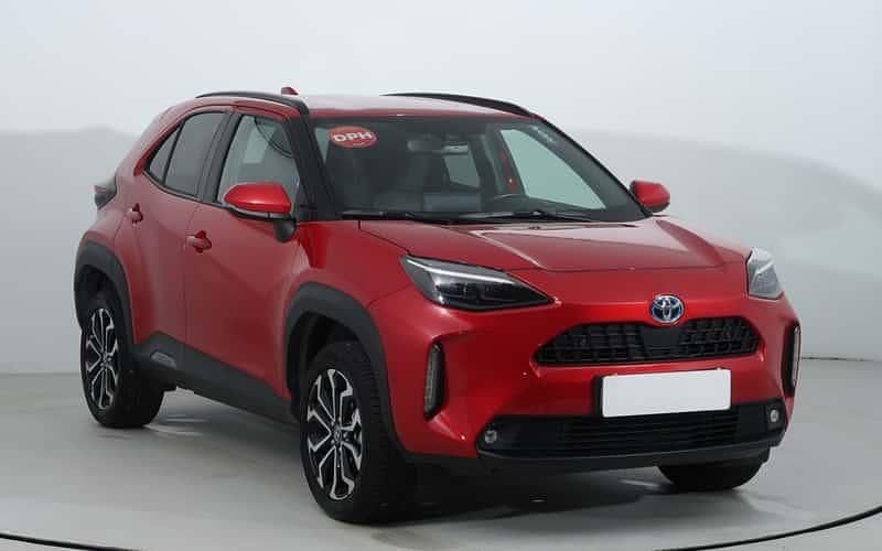 Rot Gebraucht 2024 Toyota Yaris Hybrid Comfort SUV | 25.990 € - Bild 1/4