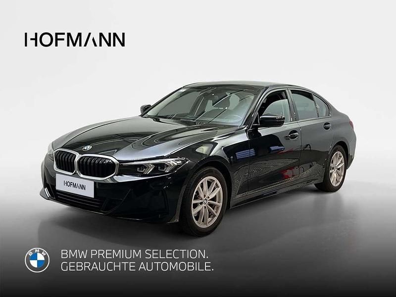 Saphirschwarz metallic Gebraucht 2022 BMW 320 Sport Line Limousine | 31.902 € (Guter Preis) - Bild 1/3