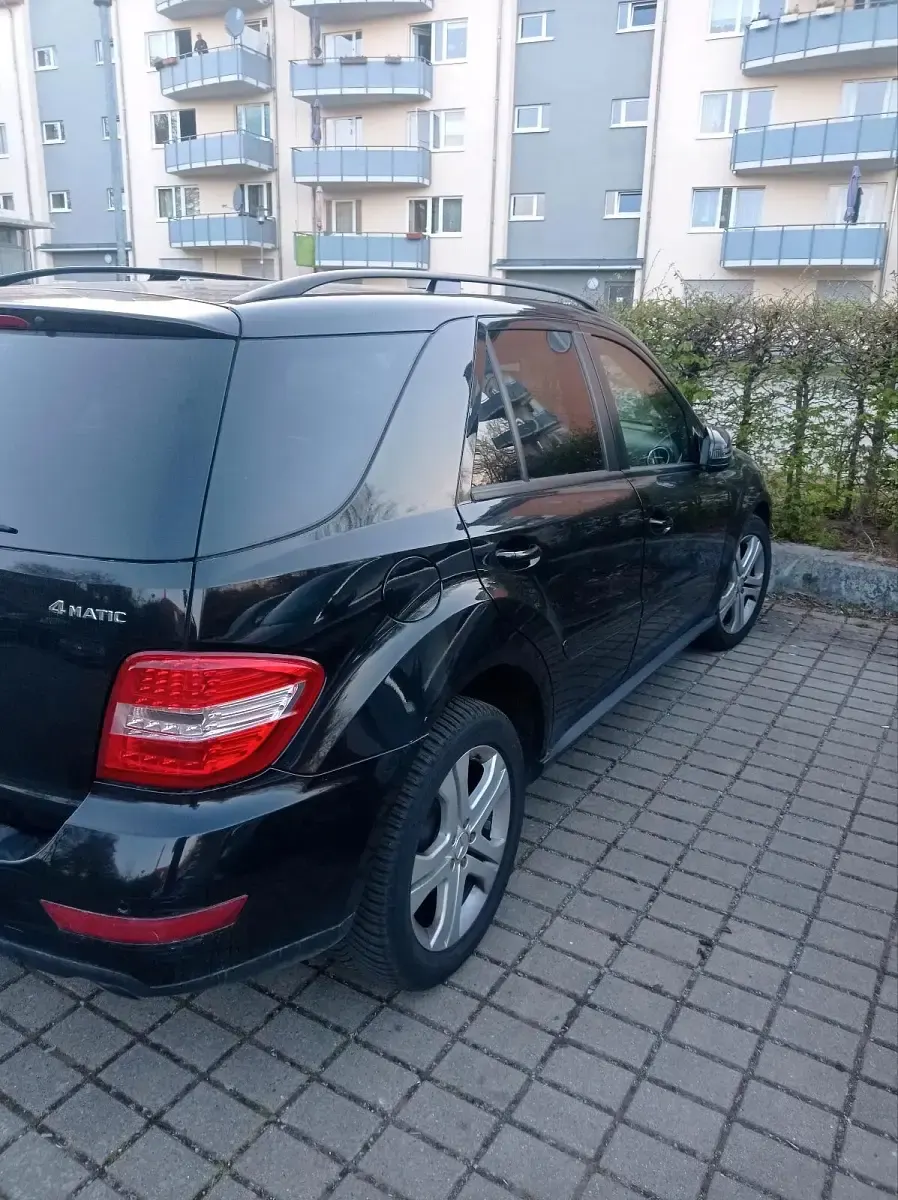 Gebraucht Mercedes ML350 231 PS (169 kW) 2011 Schwarz SUV