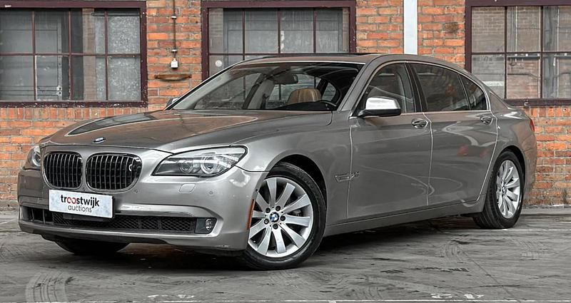 Beige Gebraucht 2010 BMW 750L Limousine | 14.000 € (Etwas zu teuer) - Bild 1/4