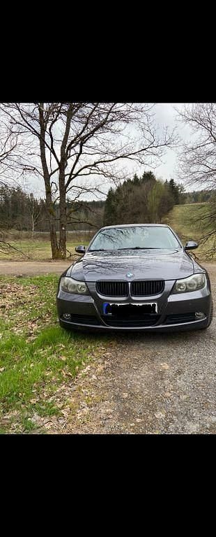 Gebraucht BMW 318 143 PS (105 kW) 2007 Grau Limousine