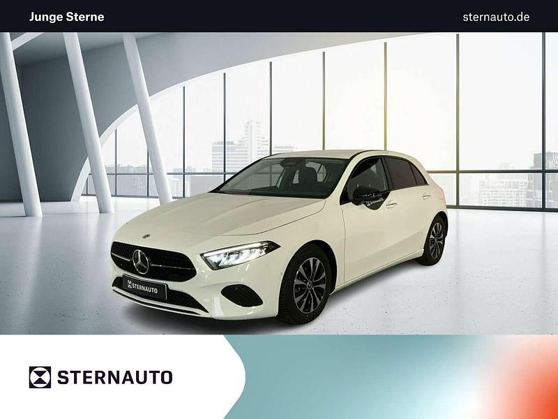 Unilack polarweiß Gebraucht 2024 Mercedes A180 Night Limousine | 30.980 € (Fairer Preis) - Bild 1/4