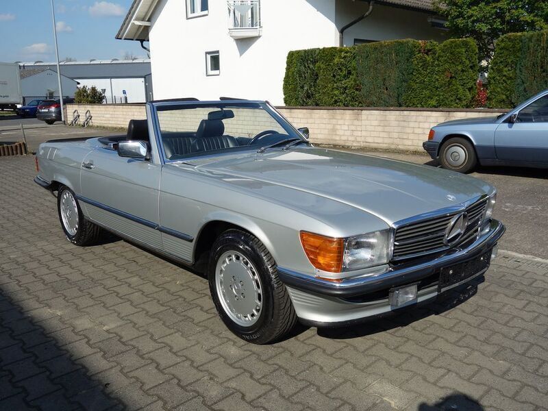 Silber (metallic) Gebraucht 1986 Mercedes SL500 Cabrio | 49.990 € - Bild 1/4
