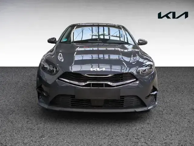Gebraucht Kia Ceed Spirit 140 PS (102 kW) 2025 Grau Kleinwagen