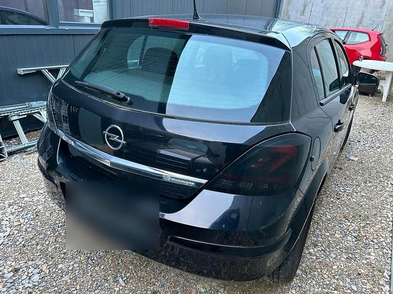 Gebraucht Opel Astra 105 PS (77 kW) 2005 Schwarz Kleinwagen