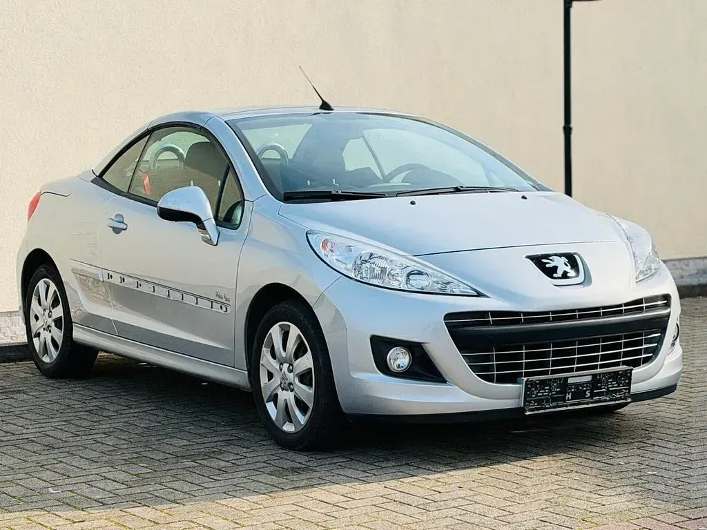Gebraucht Peugeot 207 CC Urban Move 120 PS (88 kW) 2011 Silber Cabrio