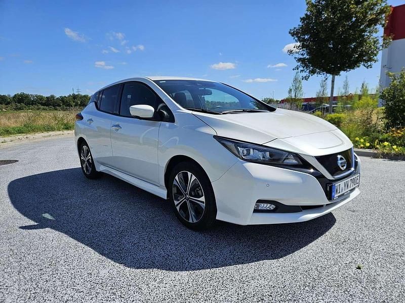 Gebraucht Nissan Leaf N-Connecta 110 kW (150 PS) 2022 Pearl white Kleinwagen