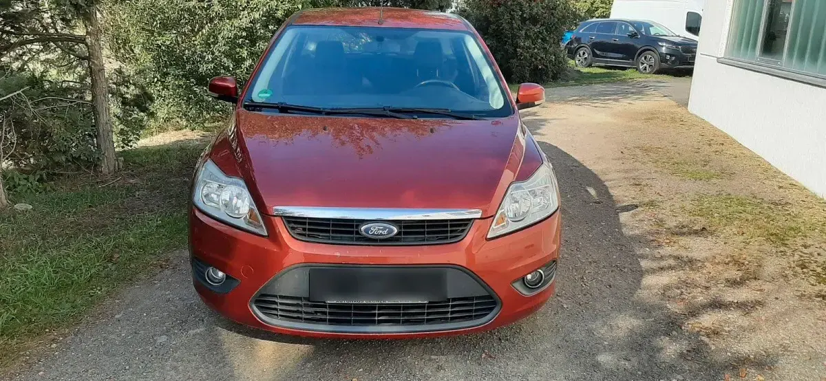 Gebraucht Ford Focus Ambiente 101 PS (74 kW) 2008 Rot Kombi