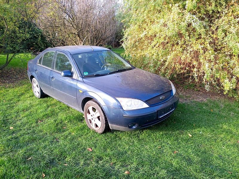 Blau Gebraucht 2002 Ford Mondeo Limousine | 1.250 € (Fairer Preis) - Bild 1/4