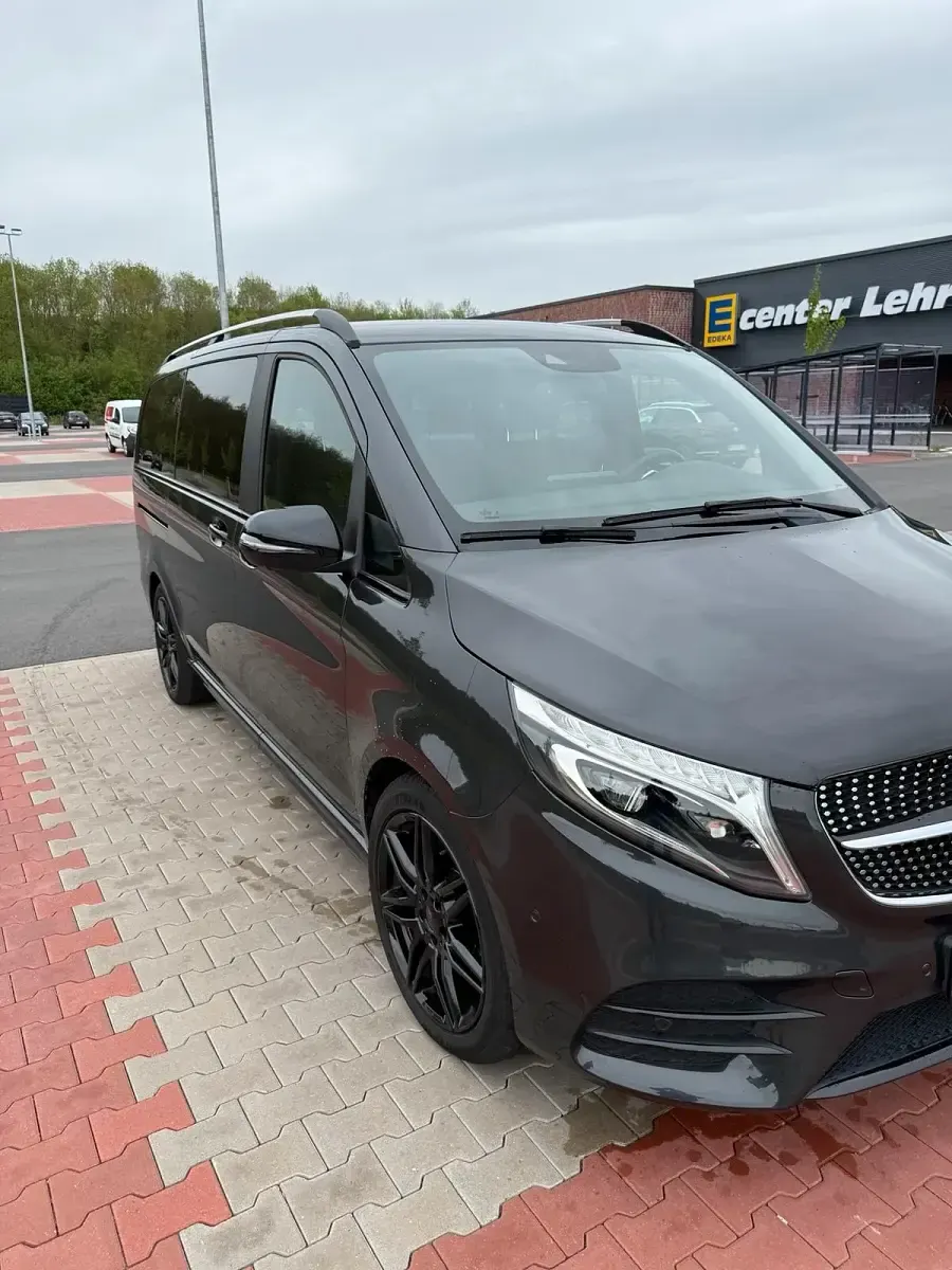 Gebraucht Mercedes V300 Exclusive 239 PS (175 kW) 2021 Grau Van / Kleinbus