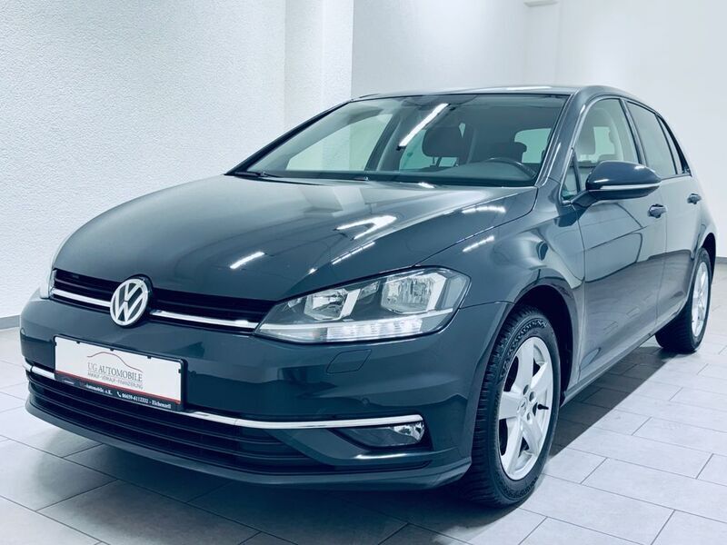 Grau Gebraucht 2017 VW Golf VII Sound Limousine | 11.980 € (Fairer Preis) - Bild 1/4