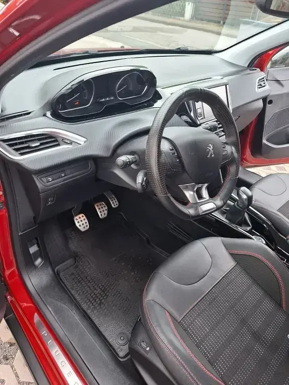 Gebraucht Peugeot 2008 Allure 110 PS (80 kW) 2018 Rot SUV