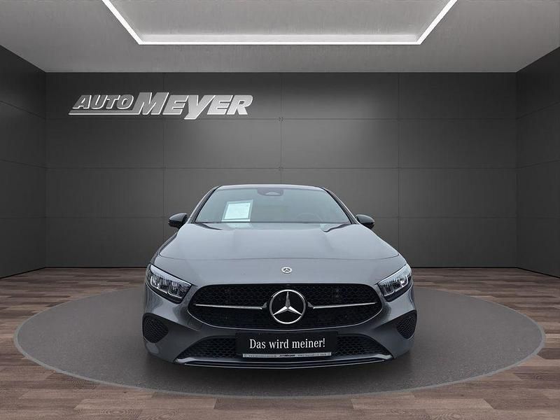 Gebraucht Mercedes A180 Progressive 136 PS (100 kW) 2025 Grau Limousine