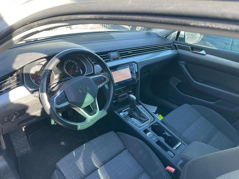 Gebraucht VW Passat Business 150 PS (110 kW) 2021 Pure white Kombi