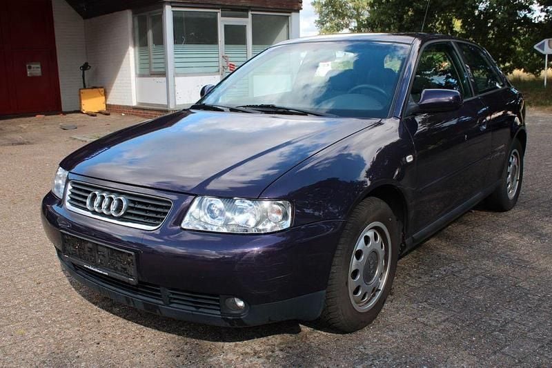 Violet Gebraucht 2002 Audi A3 Ambiente Limousine | 1.299 € (Guter Preis) - Bild 1/4