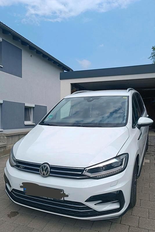 Weiß Gebraucht 2019 VW Touran R-line Van / Kleinbus | 22.000 € (Fairer Preis) - Bild 1/4