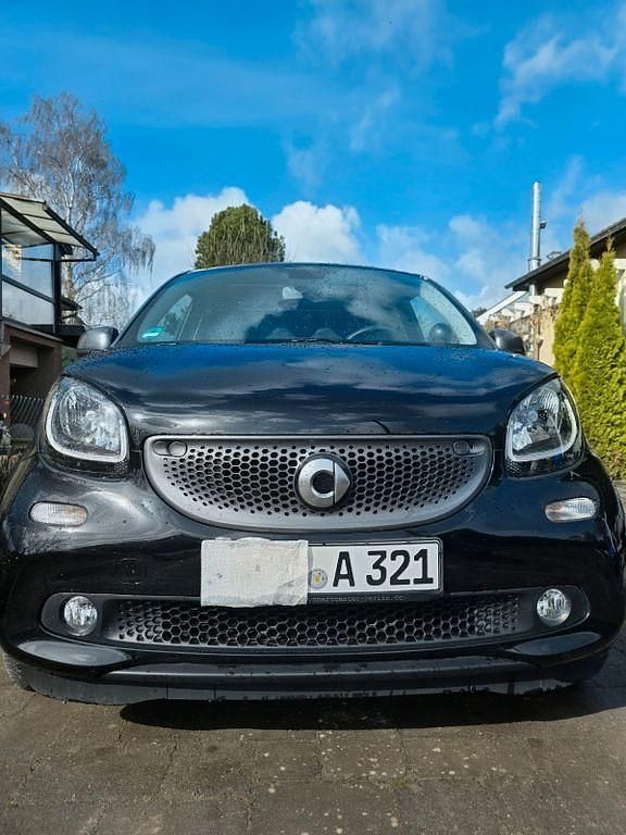 Gebraucht Smart ForFour 80 PS (58 kW) 2019 Schwarz Kleinwagen